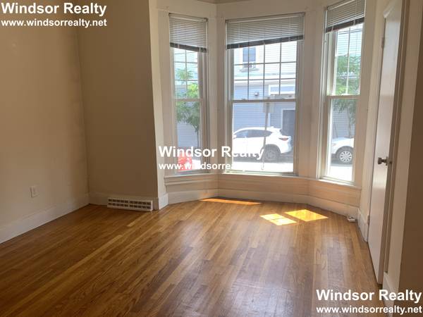 $2,675 / 1br - UNIDAD GRANDE Y SUNNY CERCA DE CENTRAL SQ LAVANDERÍA EN UNIDAD PORCHE PATIO AHORA (Central Sq)63620479892097124