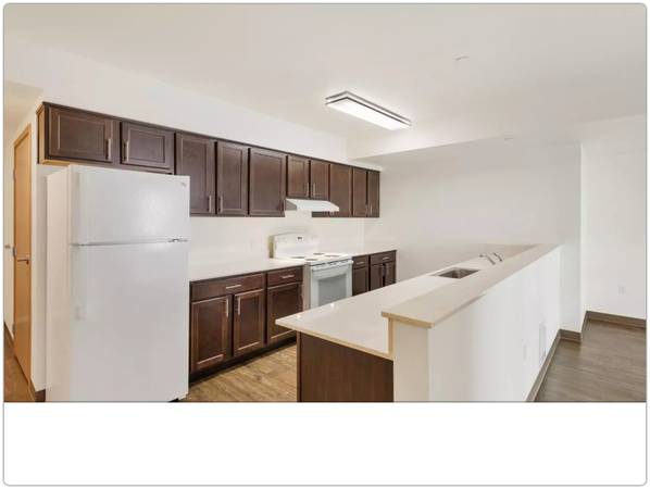 $1,399 / 459ft2 - We're right on the bus line! Great 459 sq ft Studio! (Seattle)63688352088963121