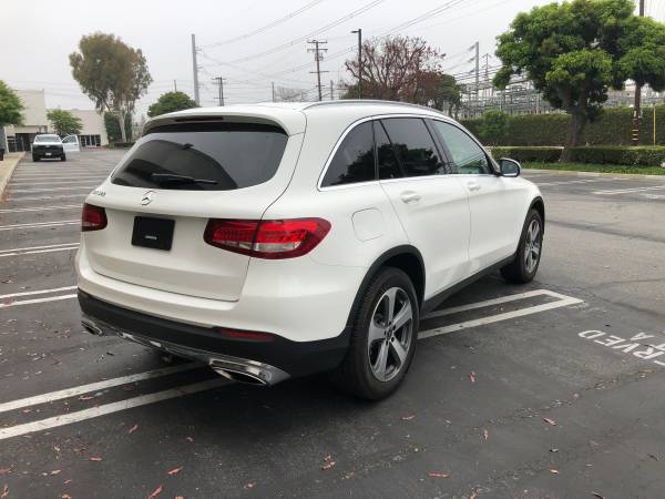 2019 Mercedes GLC 300 - $15,500 (Santa Monica)63623854527233124
