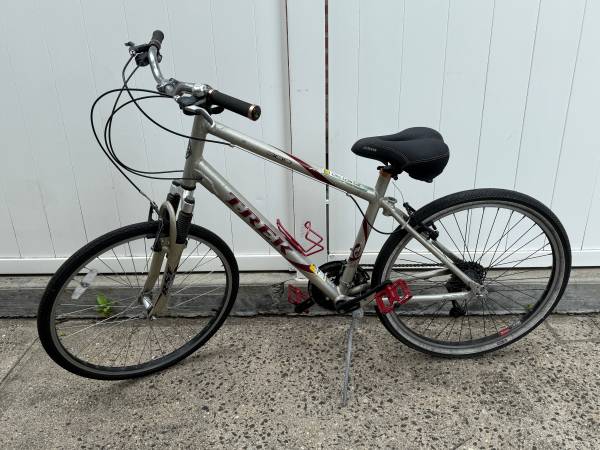 Trek Navigator 300 Bicicleta de montaña - $180 (Fresh Meadows)63437000036609121