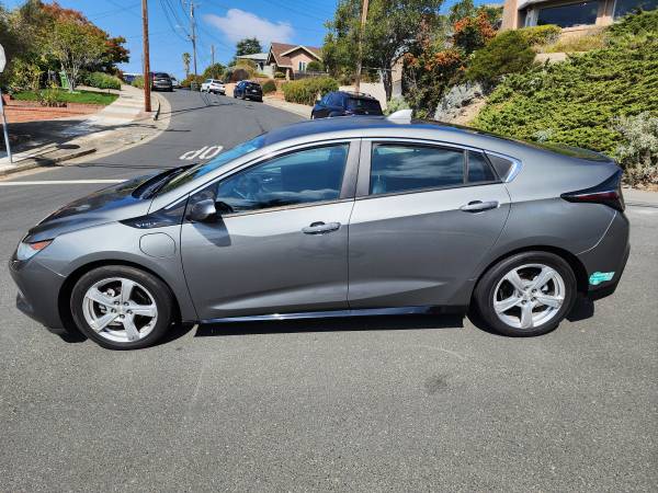 2017 Chevrolet Volt LT plug in hybrid 1