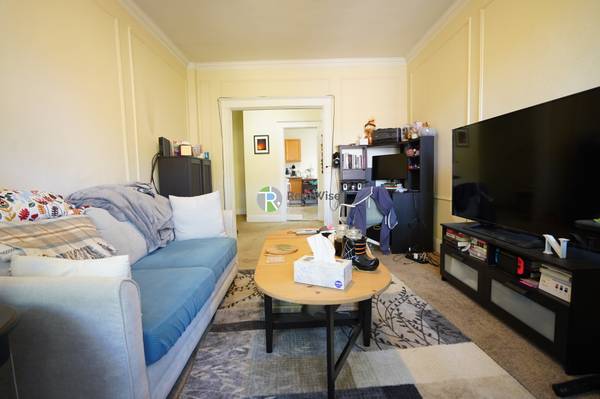 $2,250 / 1br - FEB 2026--HUGE Allston 1 bed, H/HW inc, D/W, Porch, NO FEE! (Brighton)63996406671234122