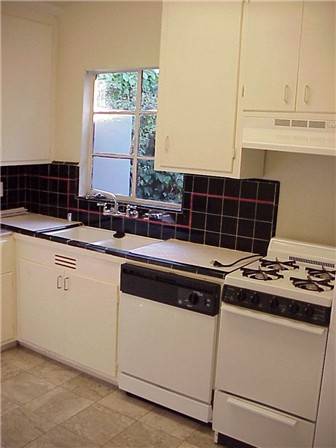 $1,575 / 340ft2 - Small Townhouse in gated community with Parking; AC. nr. BART (berkeley north / hills)63658079637377123