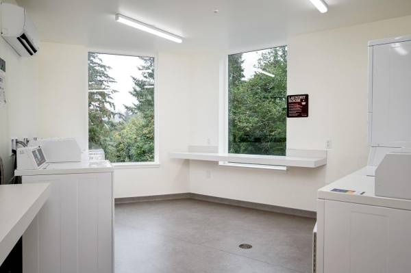 $1,210 / 400ft2 - Sala Comunitaria, Cocina al Aire Libre y Área de Cocina, Servicios de Lavandería (Happy Valley)63831465960193120