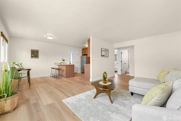 $1,600 / 2br - 1000ft2 - Walk to Downtown! Remodeled 2BR Duplex w/ Parking in Lettered Streets (Bellingham)63920957485698120