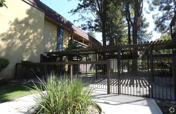 $1,899 / 1br - 725ft2 - Laundry Facilities, Swimming Pool, Air Conditioning (concord / pleasant hill / martinez)63657947112065122