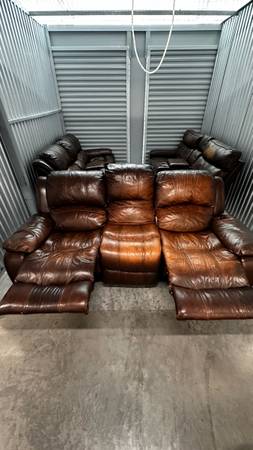 Comfortable Brown Leather Recliner Sofa – 3 Seater – Great Value 1