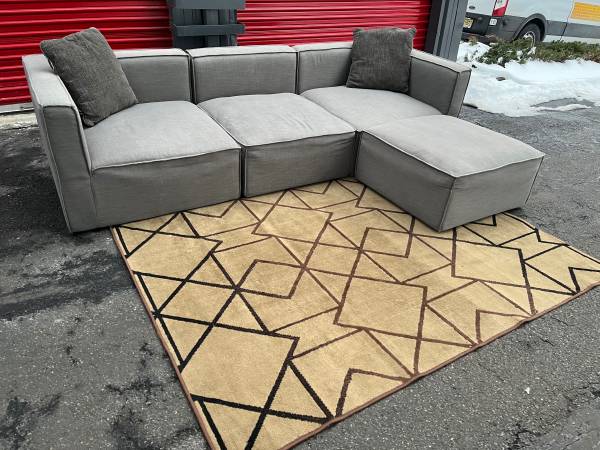 Sectional Couch with Ottoman!! Delivery Available 🚚!! 1