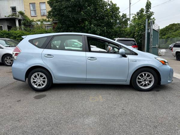 2015 Toyota Prius V TREE Hybrid - $7,90063614142839553124