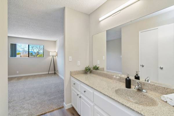 $2,705 / 1br - 647ft2 - Feel at Home at Pebble Creek 💫 (campbell)63880132536449121
