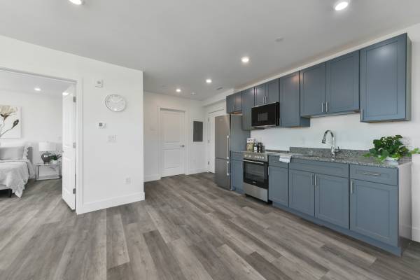 $1,775 / 9999ft2 - ****LUXURY STUDIO OVERSIZED NOVEMBER 1**** (Lynn)63620245937153123