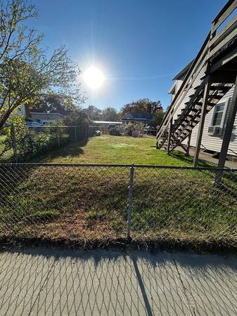 $1,250 / 2br - 1st Floor Apartment - Available Nov. 1st (Turners Falls)64017047930369121