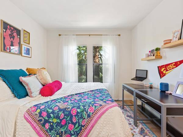 $2,599 / 1br - 1 dormitorio (325 W. Adams Blvd. , Los Ángeles, CA)63953080603650120