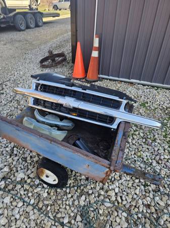 2003 CHEVY TAHOE GRILL AND HEADLIGHTS 1