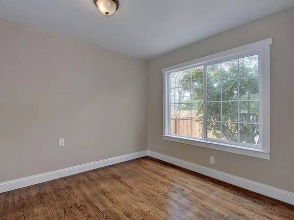 $900 / 1br - 1-bedroom, 1-bathroom.......575 Madrone Ave (sunnyvale)64023716495363122