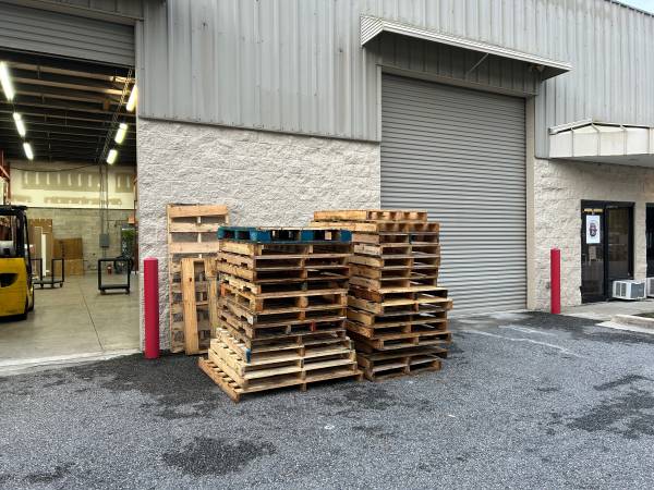 Free pallets - Multiple Sizes - available 24 hours 1