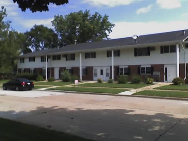 Large One Bedroom Upper apartment in secure building includes Heat 1