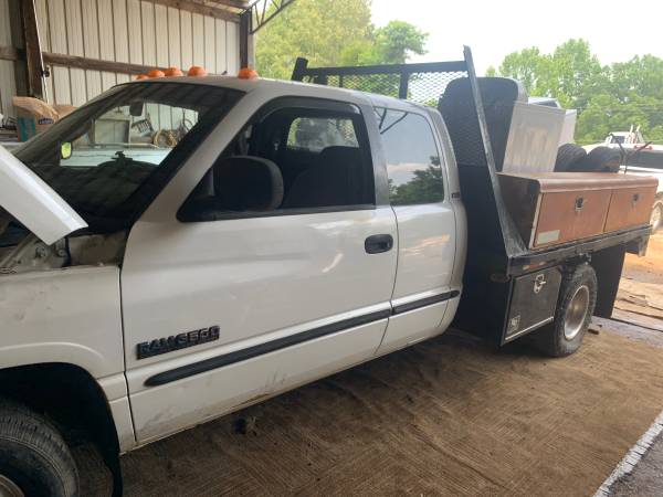 1998 Dodge Ram 3500 Dually Flatbed 5.9 Cummins Turbo Diesel 5 Speed - $3,950 (Middleton)62954472840451124