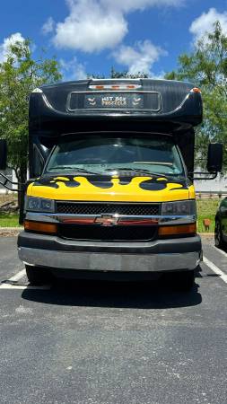 2016 Chevrolet Express 3500 • Camión de comida de 26 pies - $34,999 (Fort Lauderdale)63489287410947123