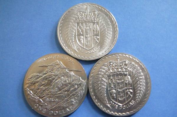 Beautiful New Zealand One Dollar coins 1967 1970 1975 - antiques