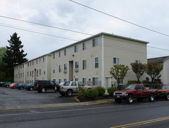 $1,550 / 2br - 2 Bed 1.5 Bath is Non-Smoking - 25 miles East of Downtown Portland (East Portland)63956353342210121