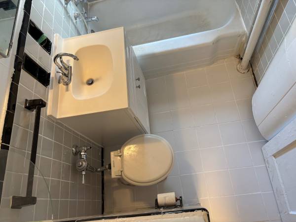 $1,600 1st Floor Studio - Month to Month (St. George)63945494328323122