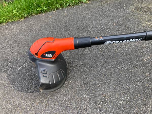 Black & Decker String Trimmer Grasshog Battery Powered (Tool Only) - $20 (Alburtis)62934687018371122