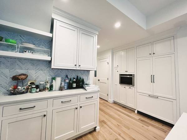 $2,500 / 2br - 820ft2 - Modern 2-Bed Apartment with Private Patio and Heated Parking (Boston)64213539933059122