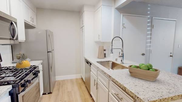 $3,160 / 2br - 900ft2 - Courtyard with Park-like Settings, Cable Ready, Bike Score: 24 (25910 Tournament Rd, Valencia, CA)63912984556418124