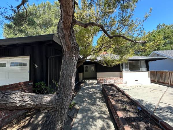 $3,990 / 4br - 1669ft2 - Espaciosa casa en la ladera con gran terreno – ¡Refugio en El Sobrante! (hercules, pinole, san pablo, el sob)63668028588929120