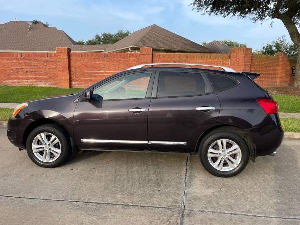 2012 Nissan rogue AWD - $4,200 (Meadows Place)63622178152195124