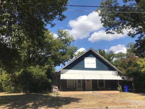 Specious 2 Beds 1 Bath House 1