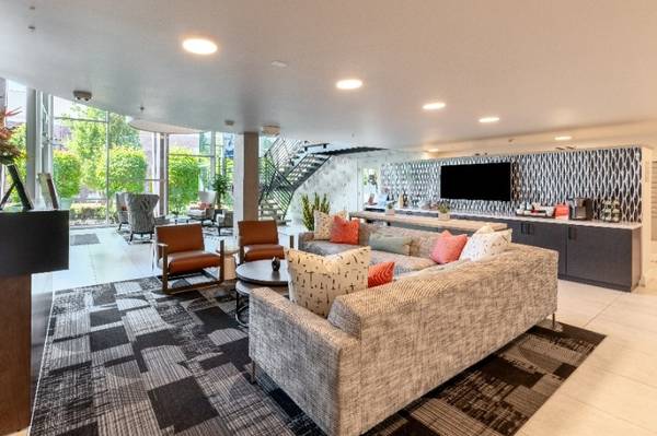 $2,325 / 1br - 596ft2 - Enjoy Your Own Patio! Spacious Open w/AC, Closet Space, 24/7 Gym (Queen Anne)63688278317571123