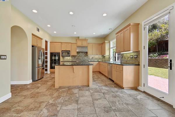 $6,995 / 5br - 4615ft2 - SAN RAMON, EXEC 5BR/4.5BA, 4615sf, cerca de todas las escuelas. MASCOTAS PERMITIDAS (danville / san ramon)63667905540099120