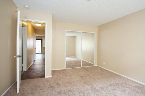 $2,600 / 2br - 1008ft2 - Dishwasher, Built In Microwave, Patio/Balcony (Los Angeles)63840114935041122