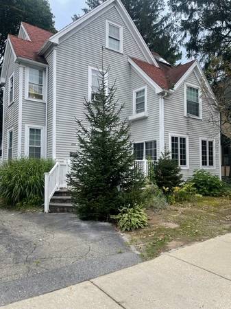 $2,300 / 1br - Newtonville 1 Bed/1 Bath Apartment | Near Newtonville Station (Newtonville)63810063168385120
