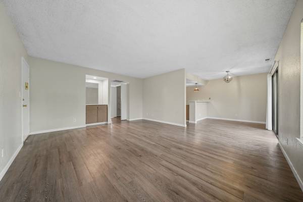 $1,395 / 2br - 1170ft2 - 3572 Bechelli Lane- Must see unit- 2 Bedroom 2 Bath with garage! (Redding)63972383911554123