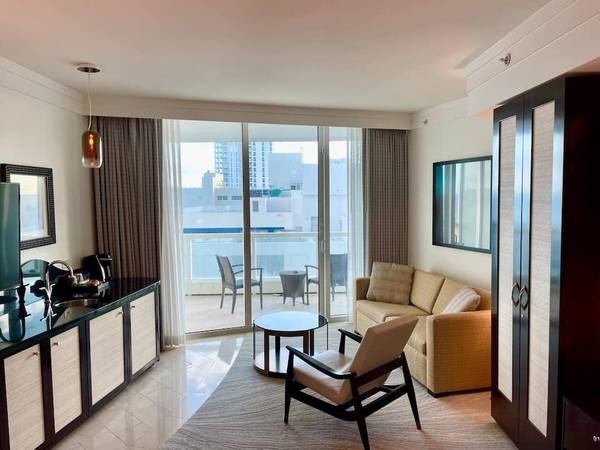 $850,000 / 1br - 521ft2 - Fontainebleau Miami Beach - Jr Suite w/Balcony (Miami Beach)63825137127171122