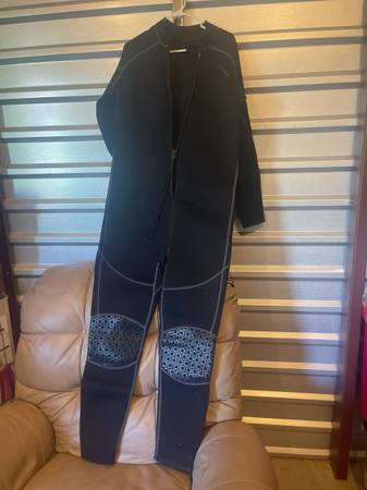 Large wetsuit 1