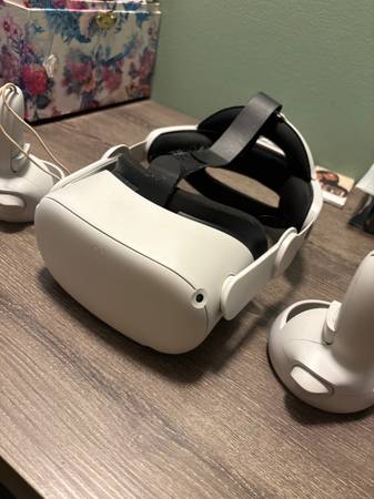 Oculus Quest 2 auriculares VR con controladores – Funciona muy bien, deriva mínima - $100 (Hillsboro)63470812436097122