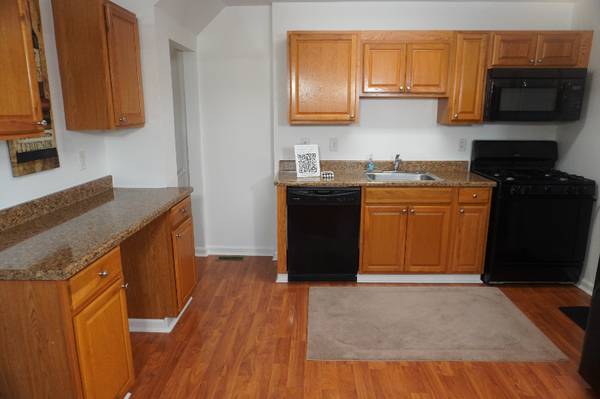 $2100.00 / 3br - 1250ft2 - MUST EOG TH en Dundalk con MUCHOS beneficios por un alquiler inferior al mercado63694927235075123