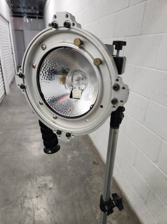 Studio Lighting Sale - Alien Bees Lighting Kit,  Lowell Omni Light Kit - $130 (USC Village)63471468864643121