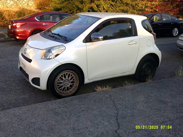 2015 SCION iQ HATCHBACK DE 2 PUERTAS, AHORRADOR DE GASOLINA, HECHO EN JAPÓN - $2.795 (Seattle/Lake City)63470886208129123