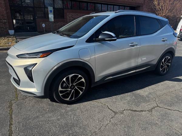 2022 Chevrolet Bolt EUV Premier's photo