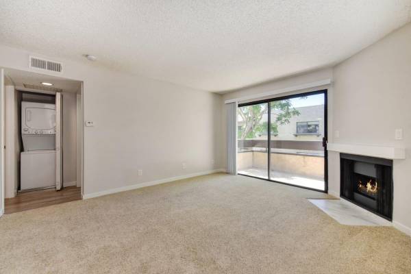 $2,494 / 2br - 967ft2 - Stunning 2 BR-Quartz Counters, Large Closets, Cozy Fireplace (West Lancaster)63829233625475120
