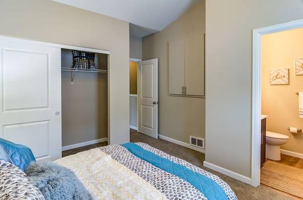 $2,794 / 3br - 1565ft2 - Captivating 3 BR/2.5 BA with Fireplace, Pet-Friendly Community (Happy Valley, OR)63672671050753122