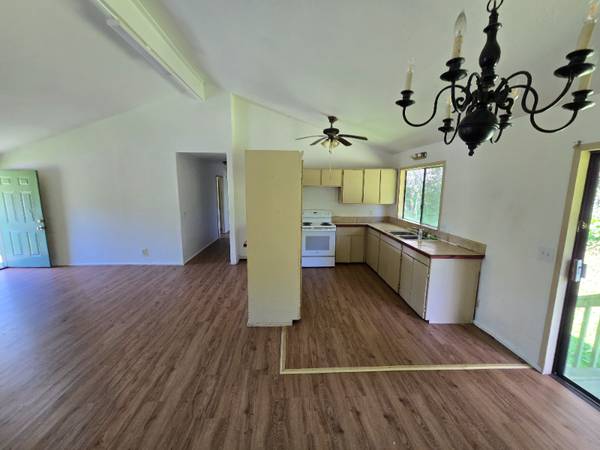$1975.00 / 3br - 1344ft2 - Spacious 3-Bedroom Home with Fenced Yard – Convenient Location in Hawa63939531439747121