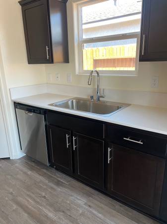 $2,500 / 4br - Brand new house for rent (Tulare)63809865227523124