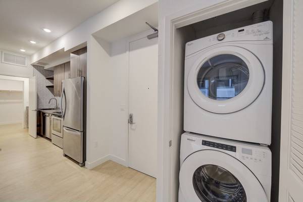 $2,399 / 1br - 940ft2 - 8 Semanas Gratis + $500, Acceso a Ascensor, Puntuación de Tránsito 86 (centro de Oakland)63667924341889121