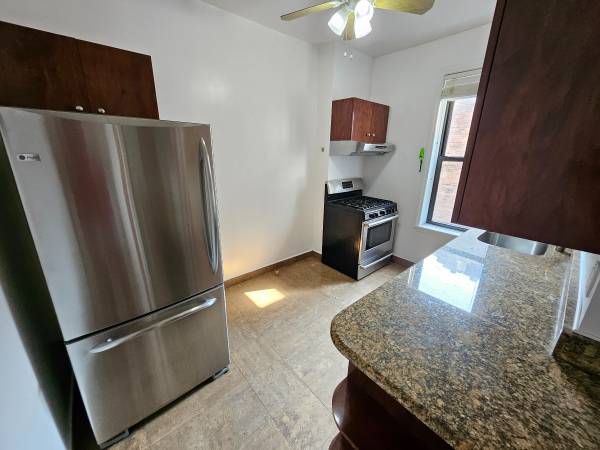 $2,750 / 2br - ✨ Bay Ridge Gem! near NYU, Subway, Xbus, Top Floor of Private 6 Family (bay ridge, dyker heights)63816602306177123